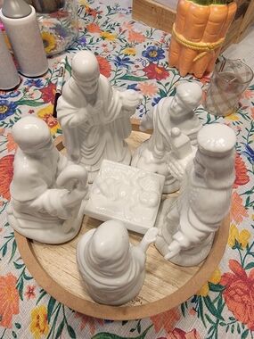 Windsor White Ceramic Nativity Figurine Set